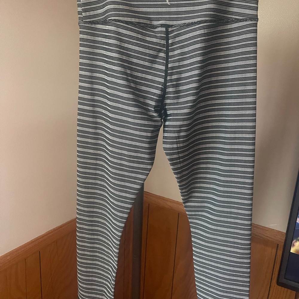 ZYIA Black and White Leggings with Form-Fitting Design